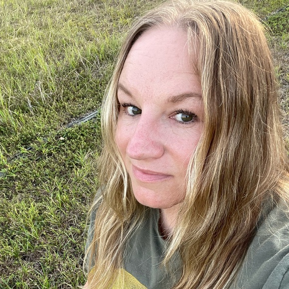 Meet your Posher, Christy - Picture 1 of 1